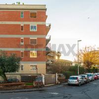 Locale Commerciale - Gravina di Catania