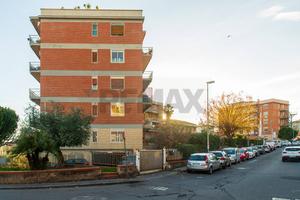 Locale Commerciale - Gravina di Catania