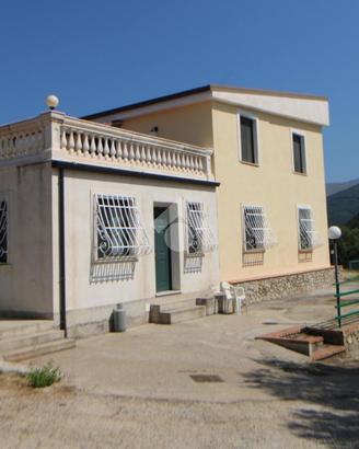 4 LOCALI A CAMEROTA