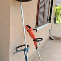 decespugliatore e taglia erba per rifinire i bordi