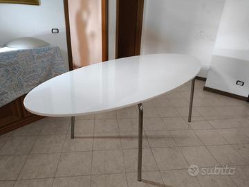 Tavolo in legno laccato bianco stile surf.