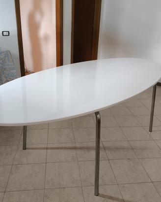 Tavolo in legno laccato bianco stile surf.