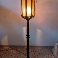 Lampada vintage da terra in policarbonato e ferro