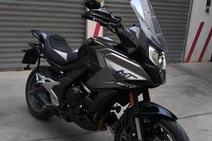 CF MOTO 700MT NEBULA BLACK Versione stradale