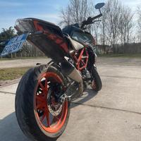 KTM DUKE 390 del 2021
