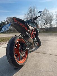 KTM DUKE 390 del 2021