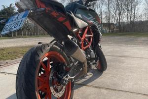 KTM DUKE 390 del 2021