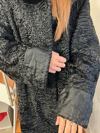 Pelliccia vera di astrakan nera