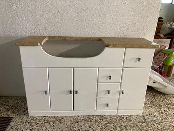 mobile bagno e lavandino con ripiano in marmo