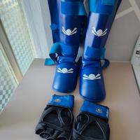 paratibie e guantoni mma e karate