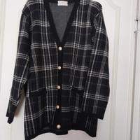 Giacca  in lana a quadri  con bottoni  gioiello.