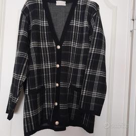 Giacca  in lana a quadri  con bottoni  gioiello.