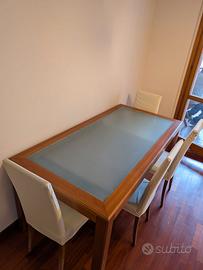 Tavolo con sedie