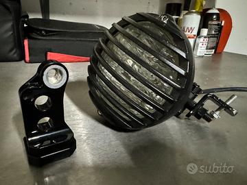 Faro con griglia per harley davidson o moto custom
