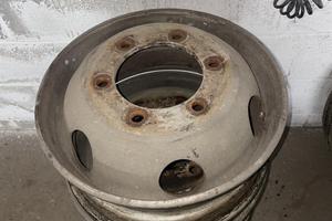 Cerchi iveco eurocargo 6 fori R 17,5 (set completo