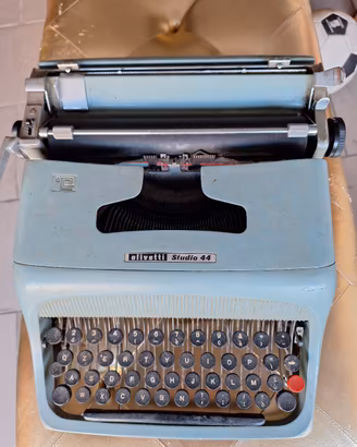 macchina da scrivere Olivetti