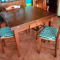 Tavolo in legno allungabile con 4 sedie