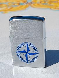 ZIPPO ORIGINALE NATO DEFENSE COLLEGE 1993 STEMMA