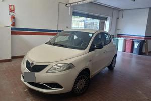 Lancia y