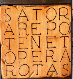 Sator su legno pirografato cm 25x25