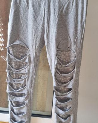 Leggings grigi con pizzo e strass
