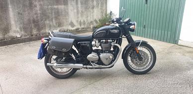 Moto Triumph Bonneville Black T120