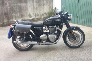 Moto Triumph Bonneville Black T120