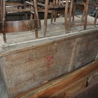 Antico cassone in legno per cereali - farina