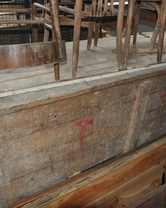 Antico cassone in legno per cereali - farina