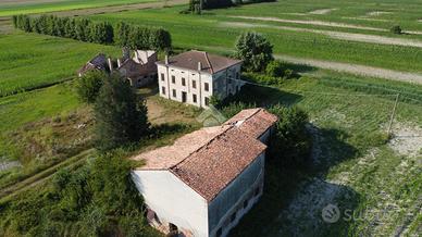 CASA DI CORTE A BORGO VIRGILIO