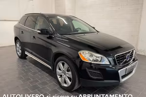 VOLVO XC60 D3 AWD Geartronic Momentum-UNIPRO