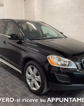 VOLVO XC60 D3 AWD Geartronic Momentum-UNIPRO