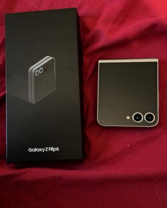 Samsung Galaxy Z Flip 6 - 256GB - PARI AL NUOVO