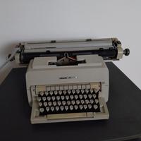 Macchina da scrivere olivetti 