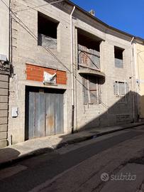 Fabbricato indipendente allo stato rustico - Centr