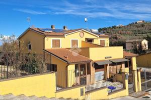 PORZIONE DI BIFAMILIARE A SPOLETO