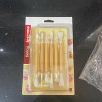 Attrezzi per modellare la pasta da zucchero