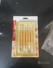 Attrezzi per modellare la pasta da zucchero