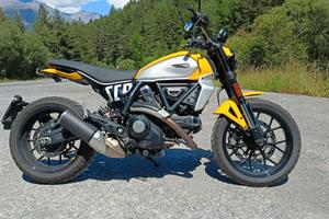 Ducati scrambler icon 800 giallo