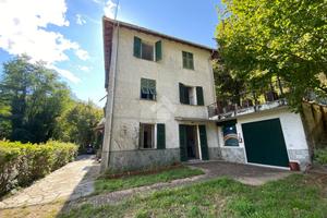 CASA SEMINDIPENDENTE A TORRIGLIA
