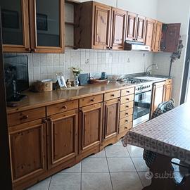 Cucina completa in legno massello 