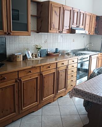 Cucina completa in legno massello 
