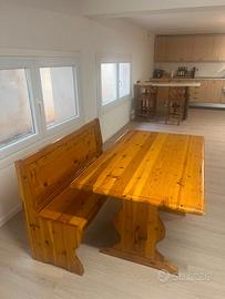 Tavolo con cassapanca rustico in pino