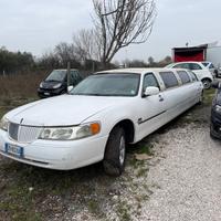 Lincoln Town Car Life Limousine