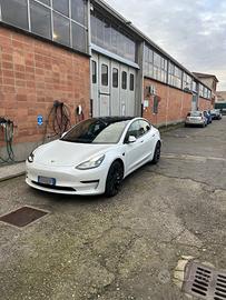 TESLA Model 3 - 2021