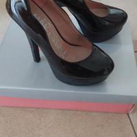 Scarpe in vernice nera n.35