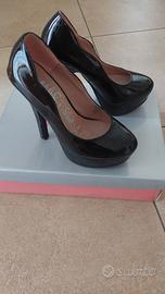 Scarpe in vernice nera n.35