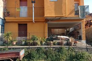 Casa con giardino