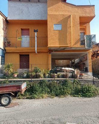 Casa con giardino