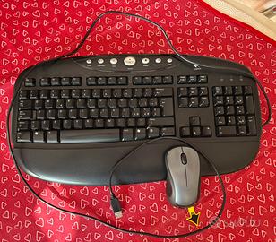 Tastiera Logitech con mouse come nuovi